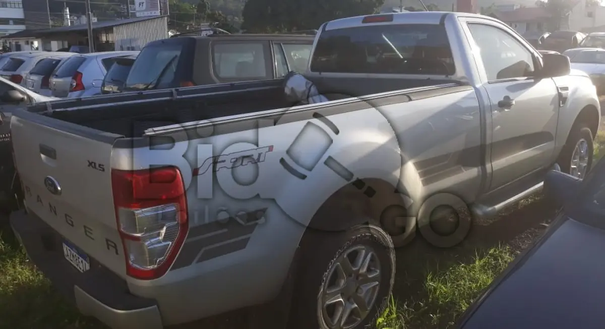LOTE 011 - Espécie: CARGA / Marca: I / Modelo: FORD RANGER XLS CS2 25 / Placa: AZM8E14 / UF: PR / Município: Tapira / Ano fabricação: 2014 / Ano modelo: 2014 / Cor: PRATA / Chassi: 8AFAR20F2FJ282535 / Motor: EV2GFJ282535 / RENAVAM: 01045241595