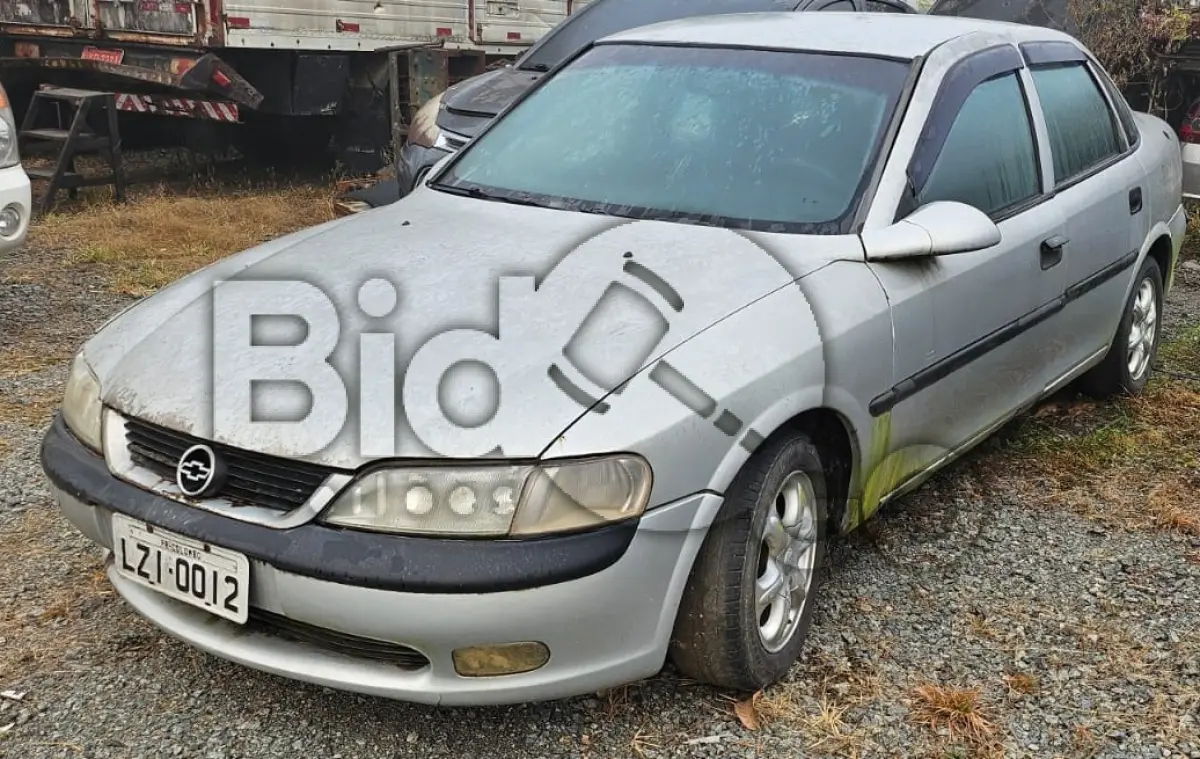LOTE 011 - Espécie: PASSAGEIRO / Marca: GM / Modelo: VECTRA GLS / Placa: LZI0012 / UF: PR / Município: Colombo / Ano fabricação: 1997 / Ano modelo: 1998 / Cor: PRATA / Chassi: 9BGJK19BWVB503291 / Motor: NN0050406 / RENAVAM: 00681972548