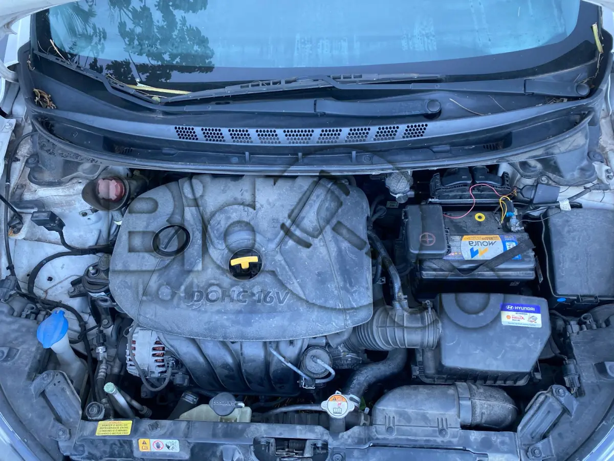 LOTE 008 - Espécie: PASSAGEIRO / Marca: I / Modelo: HYUNDAI ELANTRA / Placa: MML7C88 / UF: SC / Município: Indaial / Ano fabricação: 2014 / Ano modelo: 2015 / Cor: BRANCA Chassi:KMHDH41GBFU245727 / Motor: F4NAEU680157 / RENAVAM: 1023896475