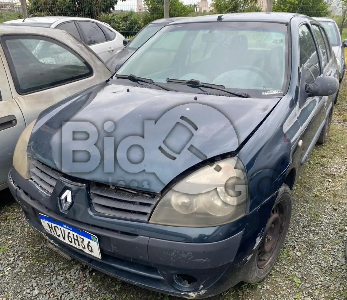 LOTE 016 - SUCATA COM MOTOR SERVÍVEL - Espécie: PASSAGEIRO / Marca: RENAULT / Modelo: CLIO EXP 10 16VS / Placa: MCV6H36 / UF: SC / Município: Itajaí / Ano fabricação: 2004 / Ano modelo: 2005 / Cor: VERDE / Chassi: 93YLB06155J536098 / Motor: D4DA700Q084946 / RENAVAM: 00835246272