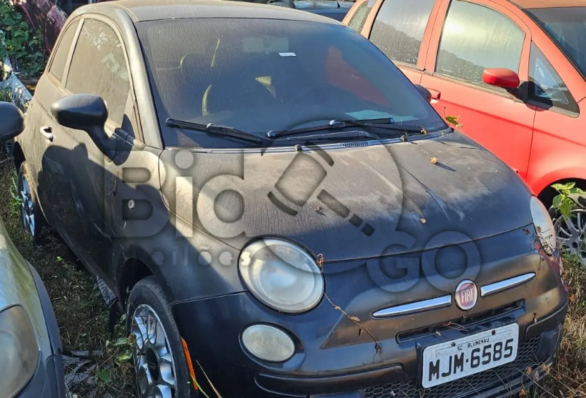LOTE 013 - Espécie: PASSAGEIRO / Marca: I / Modelo: FIAT 500 CULT DUAL / Placa: MJM6585 / UF: SC / Município: Blumenau / Ano fabricação: 2011 / Ano modelo: 2011 / Cor: PRETA / Chassi: 3C3AFFAR8CT149495 / Motor: 327A0113815097 / RENAVAM: 476256488