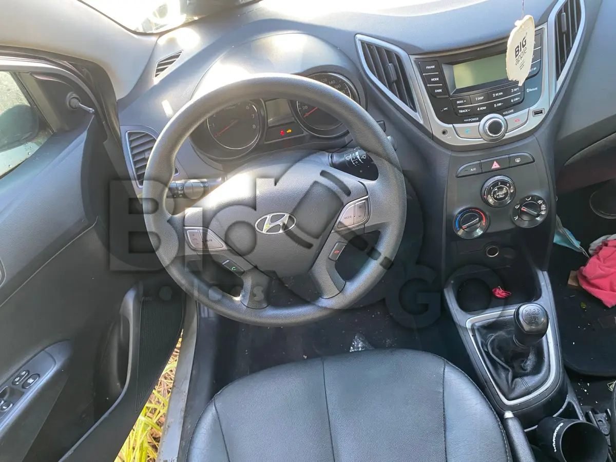 LOTE 008 - Espécie: PASSAGEIRO / Marca: HYUNDAI / Modelo: HB20 1.6M 1.6M / Placa: IUJ0E26 / UF: SC / Município: Joinville / Ano fabricação: 2013 / Ano modelo: 2013 / Cor: PRATA / Chassi: 9BHBG51DADP082885 / Motor: F4FADU030835 / RENAVAM: 538250631