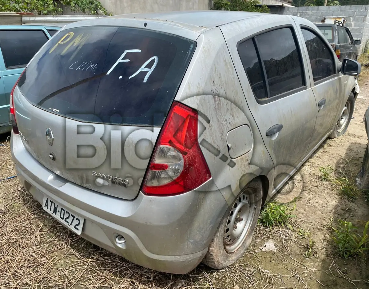 LOTE 004 - Espécie: PASSAGEIRO / Marca: RENAULT / Modelo: SANDERO AUT1016V / Placa: ATW0272 / UF: SC / Município: Itajaí / Ano fabricação: 2011 / Ano modelo: 2011 / Cor: PRATA / Chassi: 93YBSR6RHBJ784708 / Motor: D4DH760Q158248 / RENAVAM: 321893948