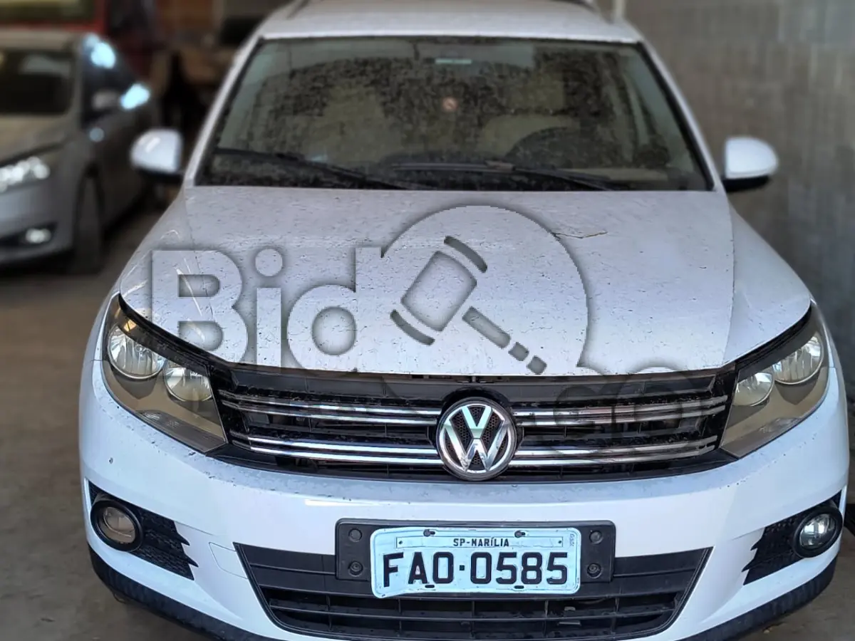 LOTE 002 - Espécie: MISTO / Marca: I / Modelo: VW TIGUAN 2.0 TSI / Placa: FAO0585 / UF: SP / Município: Marília / Ano fabricação: 2011 / Ano modelo: 2011 / Cor: BRANCA Chassi: WVGSV65N9CW554328 / Motor: CCT287375 / RENAVAM: 00464537193 *Veículo afetado pela enchente
