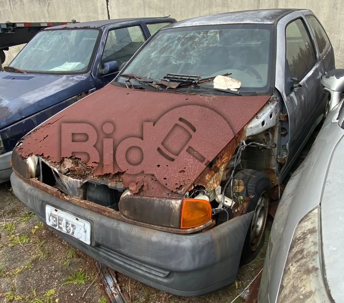 LOTE 007 - SUCATA COM MOTOR SERVÍVEL Espécie: PASSAGEIRO / Marca: VW / Modelo: GOL SPECIAL / Placa: MBE5761 / UF: SC / Município: Joinville / Ano fabricação: 2000 / Ano modelo: 2000 / Cor: AZUL / Chassi: 9BWCA05Y71T089886 / Motor: AFZ572076 / RENAVAM: 00750478128