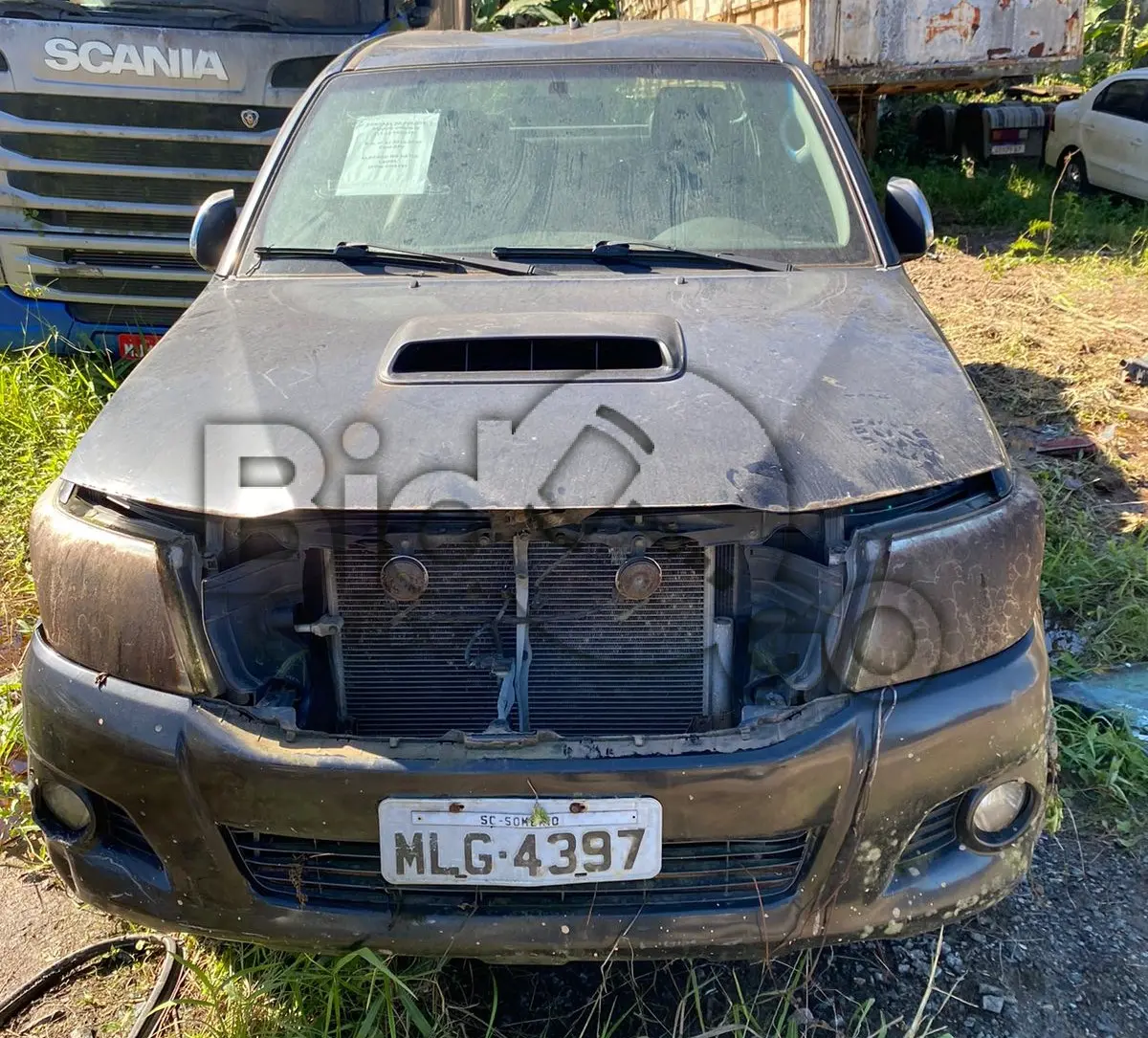LOTE 001 - Espécie: ESPECIAL / Marca: I / Modelo: TOYOTA HILUX CD4X4 SRV / Placa: MLG4397 / UF: SC / Município: Sombrio / Ano fabricação: 2013 / Ano modelo: 2013 / Cor: PRETA / Chassi: 8AJFY29G5D8545177 / Motor: 1KDA290398 / RENAVAM: 588127710 *MOTOR COM PEÇAS FALTANDO