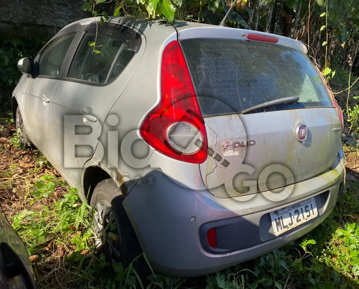 LOTE 007 - Espécie: PASSAGEIRO / Marca: I / Modelo: FIAT PALIO ATTRACT 1.4 / Placa: MLJ2151 / UF: SC / Município: Imbituba / Ano fabricação: 2012 / Ano modelo: 2013 / Cor: PRATA / Chassi: 8AP196272D4603147 / Motor: 327A0111118116 / RENAVAM: 00509719554