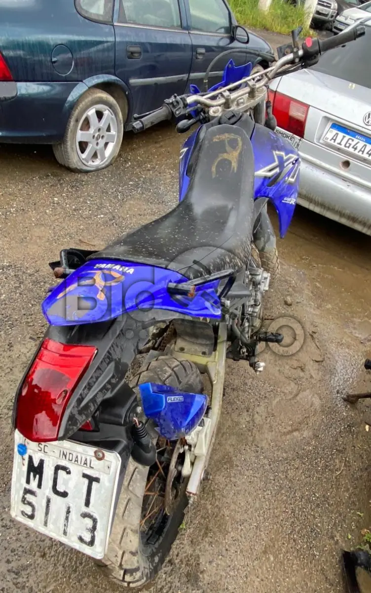 LOTE 021 - Espécie: PASSAGEIRO / Marca: YAMAHA / Modelo: XT 660R / Placa: MCT5113 / UF: SC / Município: Indaial / Ano fabricação: 2005 / Ano modelo: 2005 / Cor: AZUL / Chassi: 9C6KM003050000770 / Motor: M307E000824 / RENAVAM: 00854909877