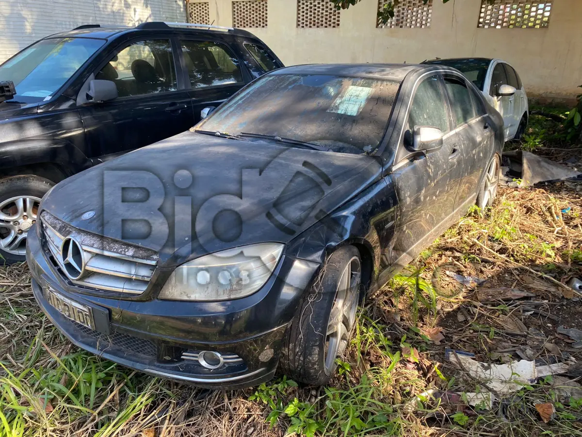 LOTE 006 - Espécie: PASSAGEIRO / Marca: I / Modelo: M.BENZ C 200 K / Placa: MID3100 / UF: SC / Município: Joinville / Ano fabricação: 2007 / Ano modelo: 2007 / Cor: PRETA / Chassi: WDDGF41W88A048901 / Motor: 27195030951483 / RENAVAM: 938121111