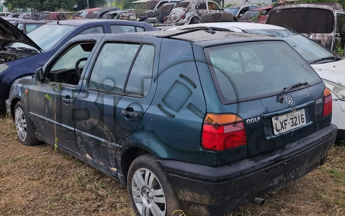 LOTE 005 - Espécie: AUTOMOVEL / Marca: IMP / Modelo: VW GOLF GL / Placa: LXF3216 / UF: SC / Município: Itajaí / Ano fabricação: 1995 / Ano modelo: 1995 / Cor: VERDE / Chassi: WVWCG81H9SW440553 / Motor: ACC235943 / RENAVAM: 637099729
