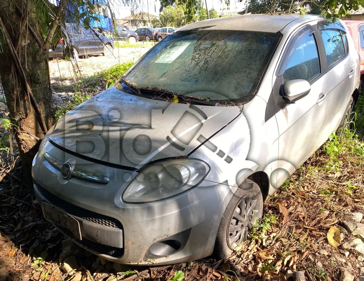 LOTE 007 - Espécie: PASSAGEIRO / Marca: I / Modelo: FIAT PALIO ATTRACT 1.4 / Placa: MLJ2151 / UF: SC / Município: Imbituba / Ano fabricação: 2012 / Ano modelo: 2013 / Cor: PRATA / Chassi: 8AP196272D4603147 / Motor: 327A0111118116 / RENAVAM: 00509719554