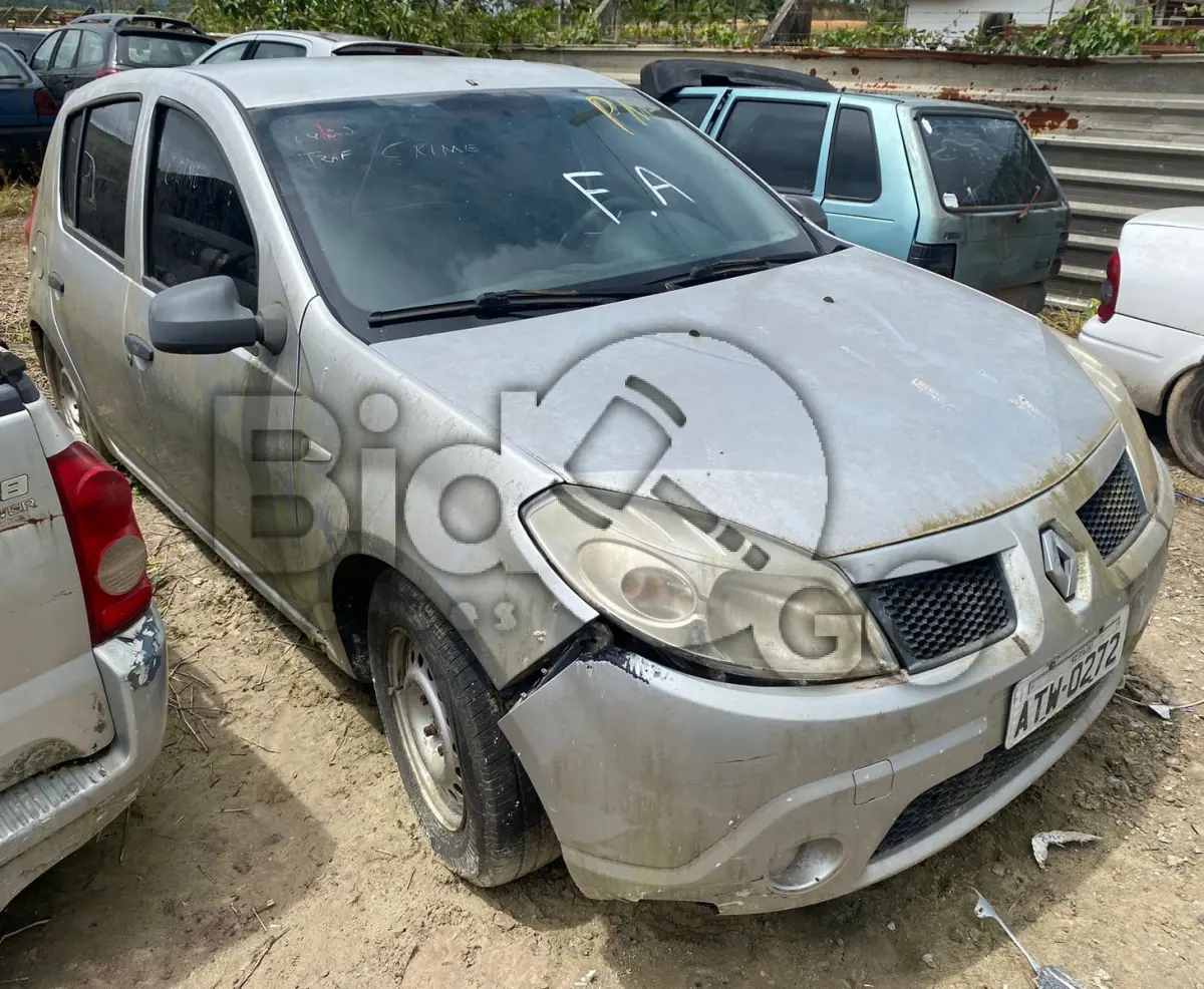 LOTE 004 - Espécie: PASSAGEIRO / Marca: RENAULT / Modelo: SANDERO AUT1016V / Placa: ATW0272 / UF: SC / Município: Itajaí / Ano fabricação: 2011 / Ano modelo: 2011 / Cor: PRATA / Chassi: 93YBSR6RHBJ784708 / Motor: D4DH760Q158248 / RENAVAM: 321893948