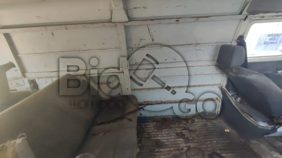 LOTE 013 - VW Kombi, Placa: IIQ4307, Ano/Modelo: 1998/1999, Renavam: 711761256, S/ MOTOR.