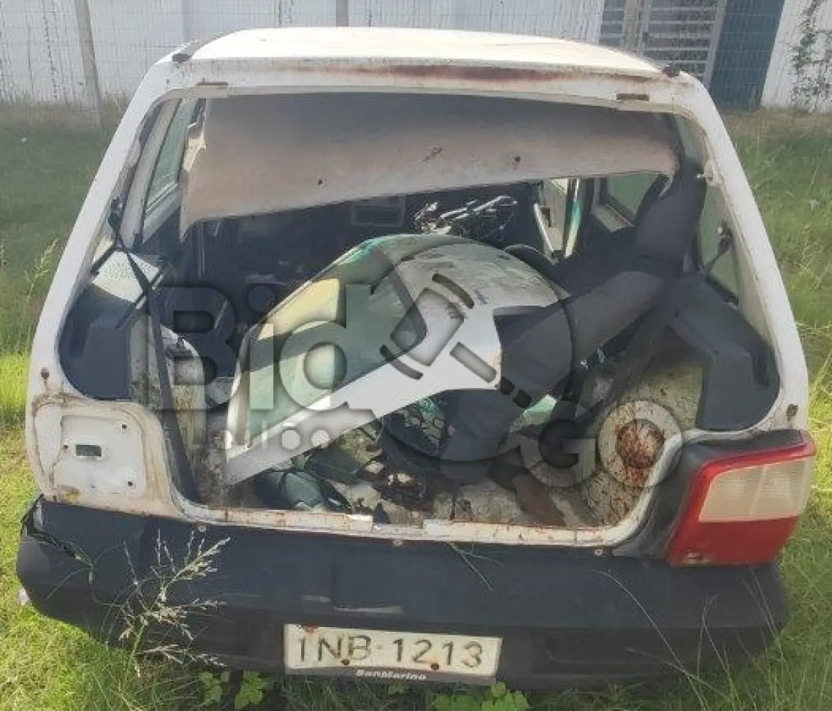 LOTE 015 - FIAT Uno Mille Fire Flex, Placa: INB1213, Ano/Placa: 2006/2006, Renavam: 881610747,C/ motor aberto.