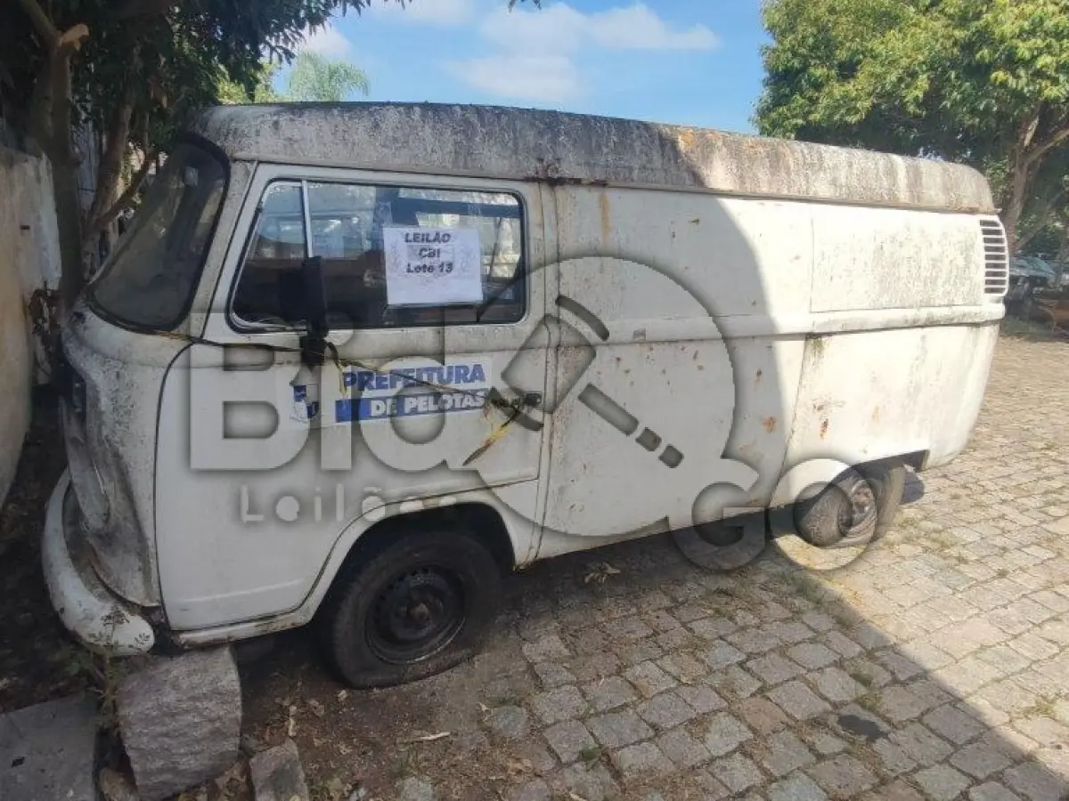 LOTE 013 - VW Kombi, Placa: IIQ4307, Ano/Modelo: 1998/1999, Renavam: 711761256, S/ MOTOR.
