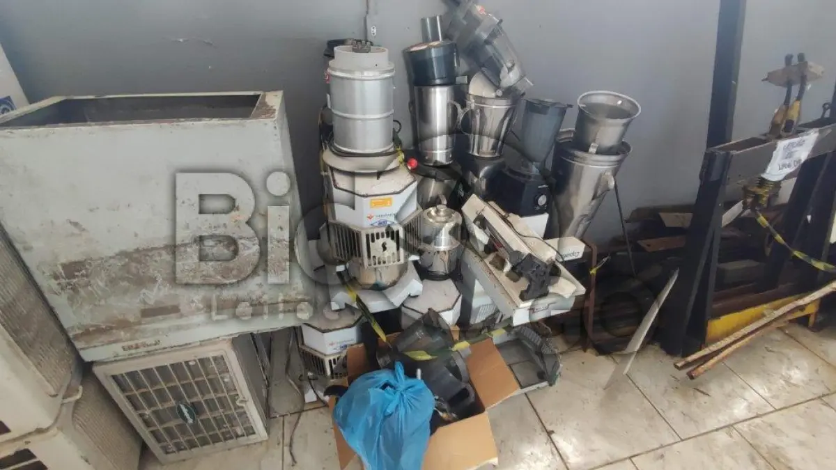 LOTE 001 - Linha Branca: Geladeiras, Freezers, Bebedouros, Máquinas de lavar roupas, Secadoras, Micro-ondas, Batedeiras e Liquidificadores diversos domésticos e industriais, Cafeteiras, Espremedores de frutas.