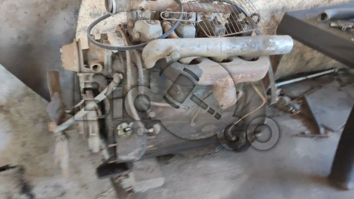 LOTE 010 - Motores no estado de conservação em que se encontram, sem origem:, Motor VW de Kombi 1600cc, Motor FIAT Fire Flex 1000cc, Motor MWM 6 cilindros, Motor 6 cilindros (Maq. CAT).