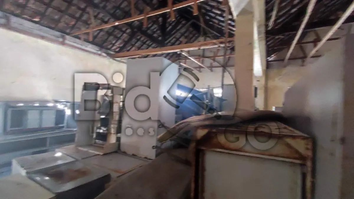 LOTE 007 - Arquivos de aço, prateleiras de metal, armários(racks) de informática, extintores, fogões industriais, ventiladores e outros.