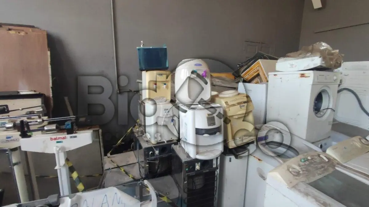 LOTE 001 - Linha Branca: Geladeiras, Freezers, Bebedouros, Máquinas de lavar roupas, Secadoras, Micro-ondas, Batedeiras e Liquidificadores diversos domésticos e industriais, Cafeteiras, Espremedores de frutas.