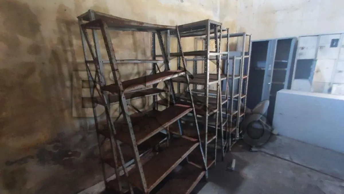 LOTE 007 - Arquivos de aço, prateleiras de metal, armários(racks) de informática, extintores, fogões industriais, ventiladores e outros.