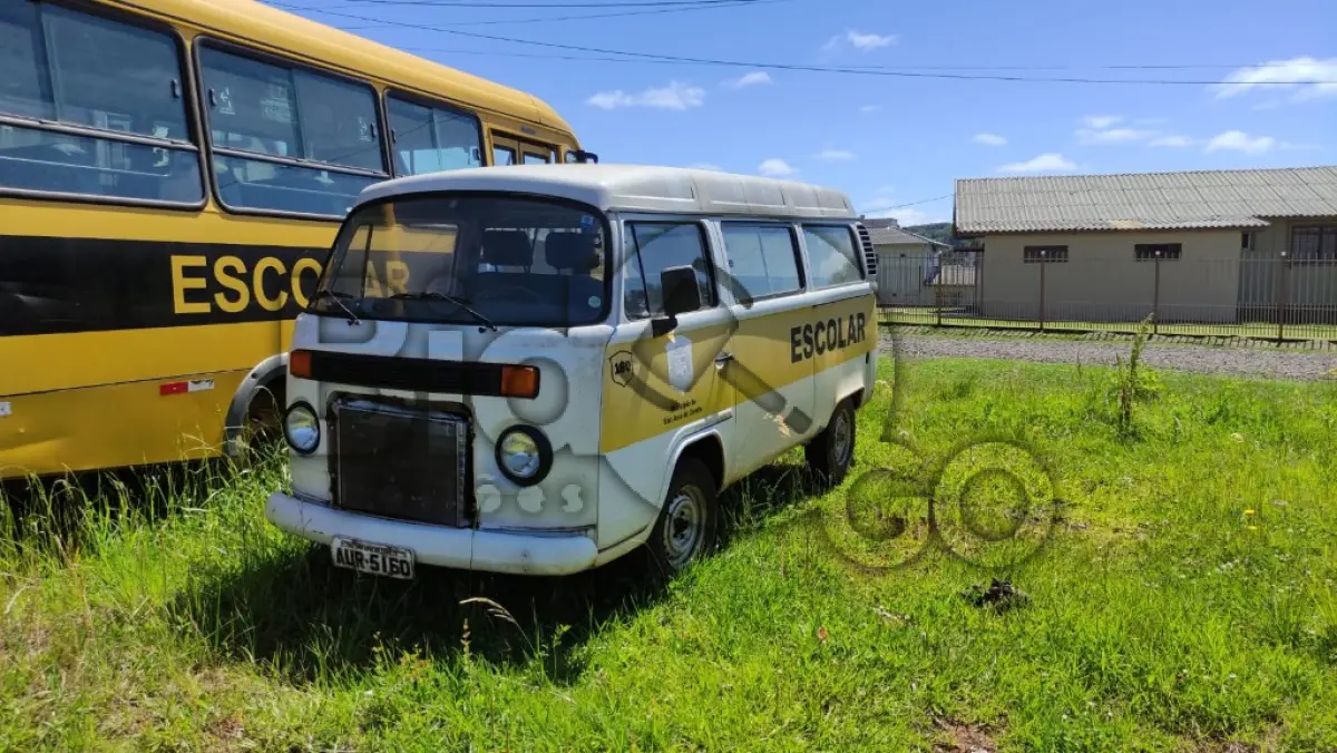 LOTE 016 - Automóvel KOMBI VW, ano 2011/2012