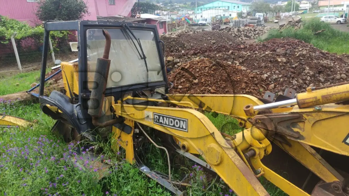 LOTE 003 - RETROESCAVADEIRA RANDON RD406,ano2012, 