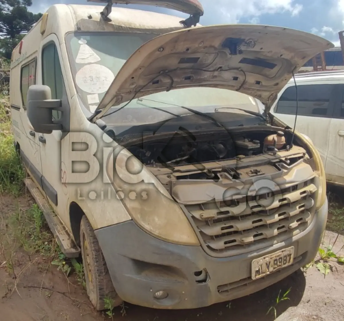 LOTE 005 - Ambulância,  Marca/Modelo: RENAULT/CHAPECO MASTERAMB, Fabricação/Modelo: 2014/2015