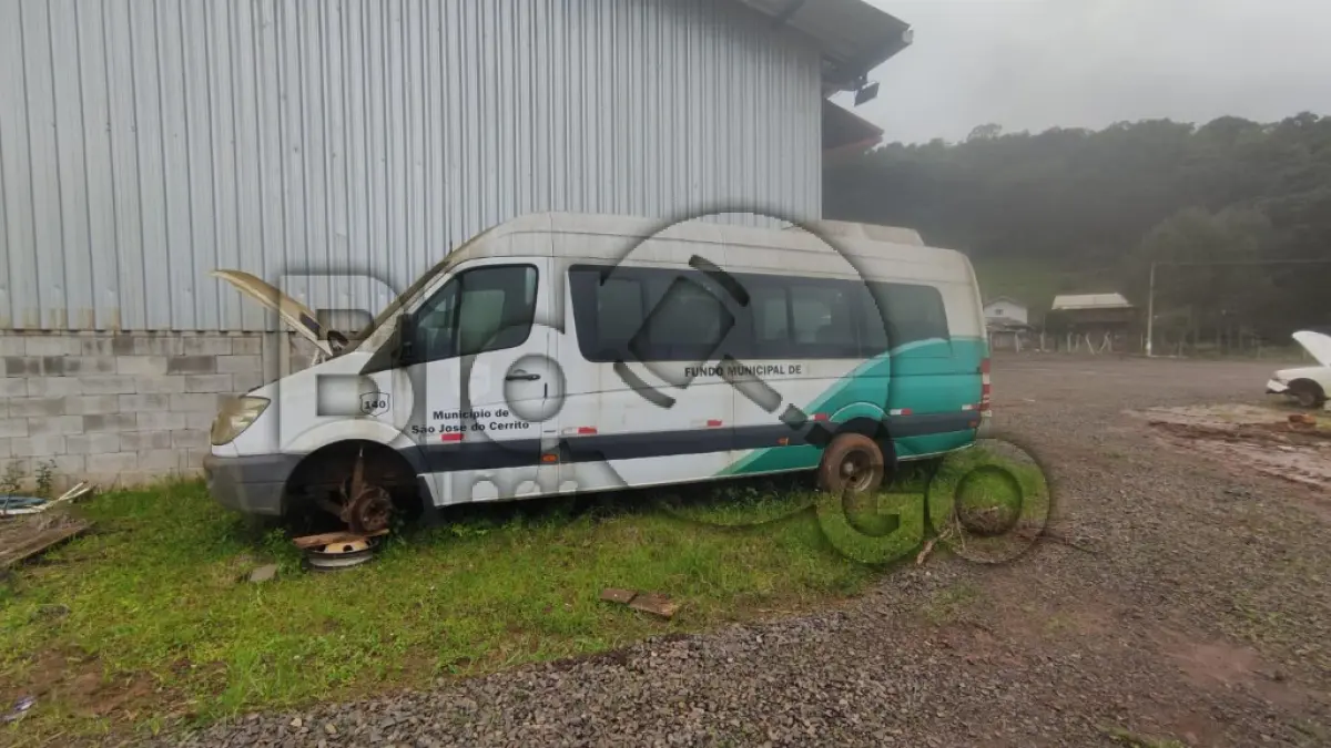 LOTE 012 - Automóvel I/M. BENZ 515 CDI SPRINTER M, ano 2014/2015