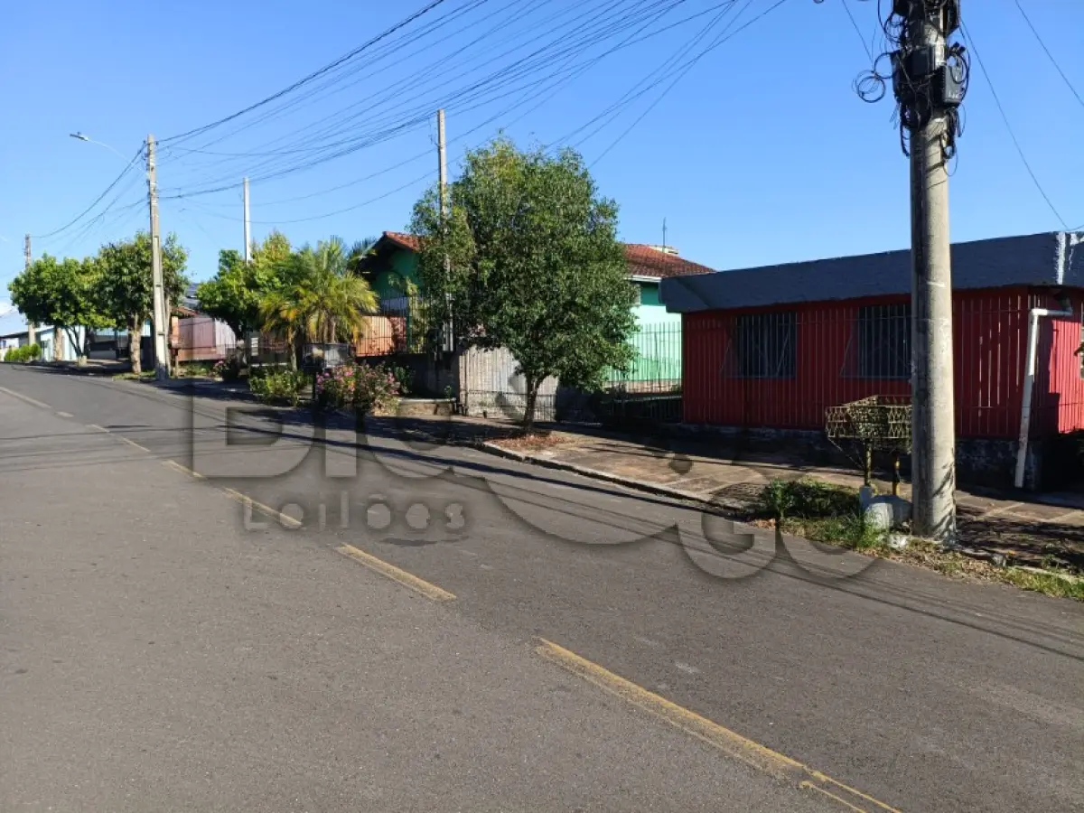 LOTE 002 - 50% DO IMÓVEL - TERRENO URBANO DE 420m² com edificações não averbadas, devidamente cadastrado sob matrícula nº 5.913 do Cartório de Registro de Imóveis de Sapiranga/RS