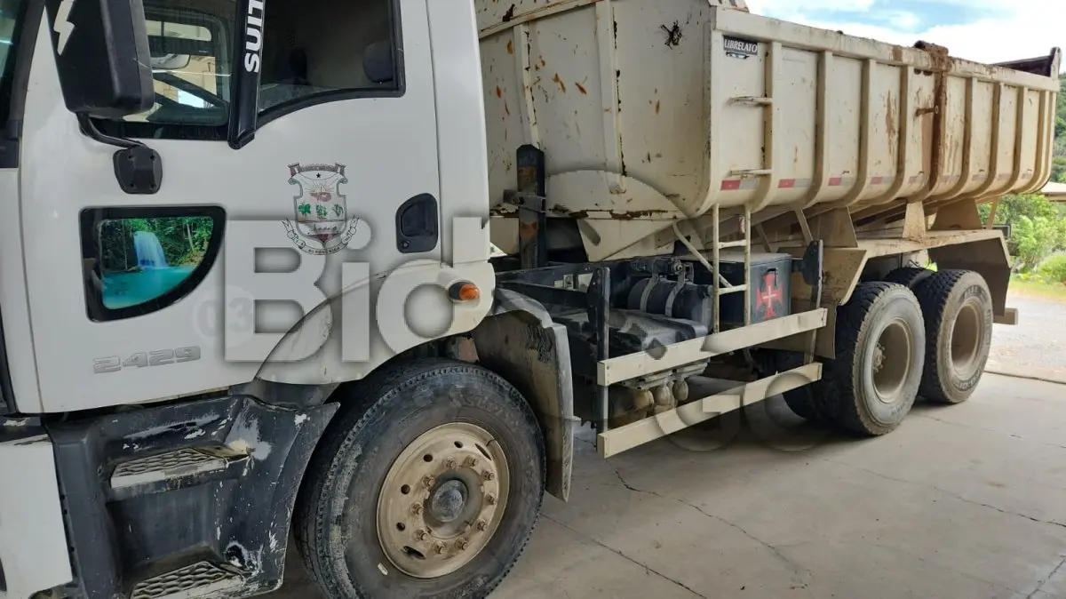 LOTE 007 - FORD/CARGO 2429 L, Fabricação/Modelo: 2013/2013