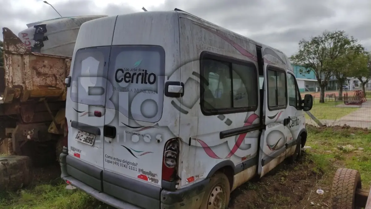LOTE 010 - Automóvel RENAULT/MASTER JAEDI TUR, ano 2012/2013