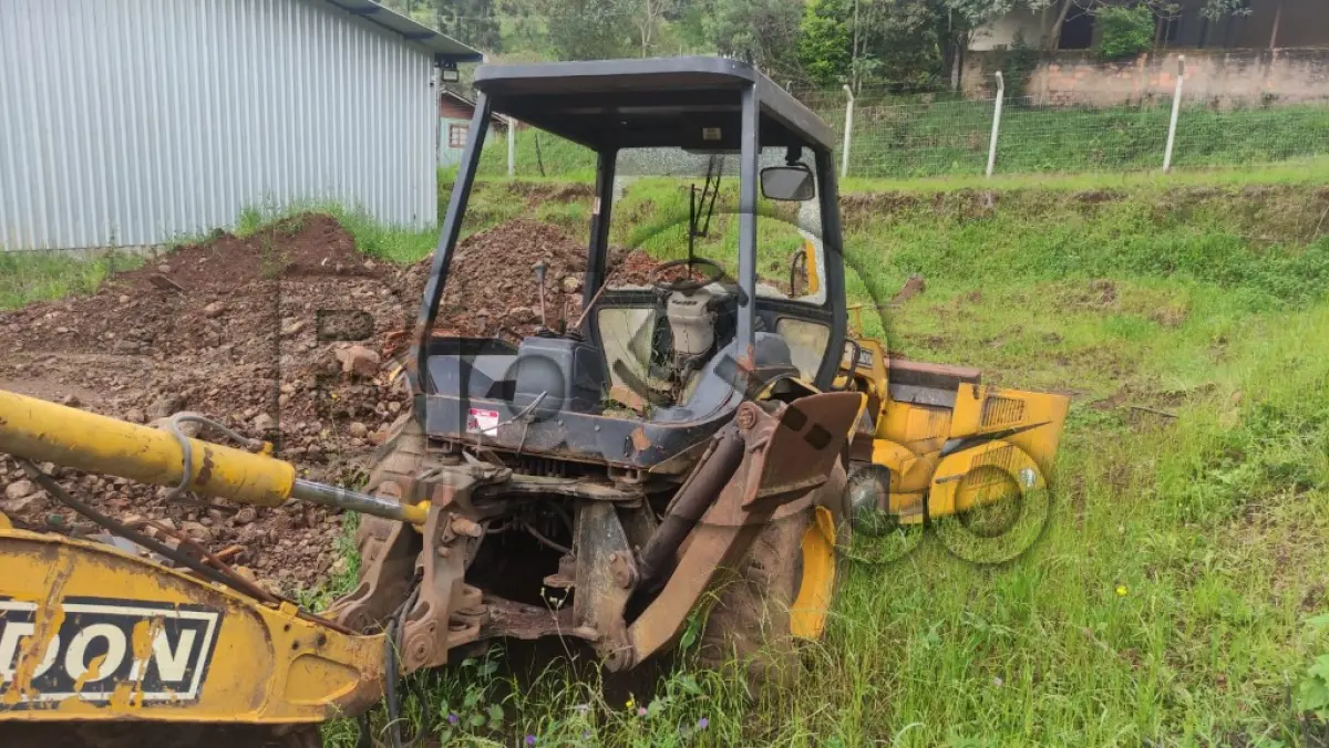 LOTE 002 - RETROESCAVADEIRA RANDON RD406, ano 2010,