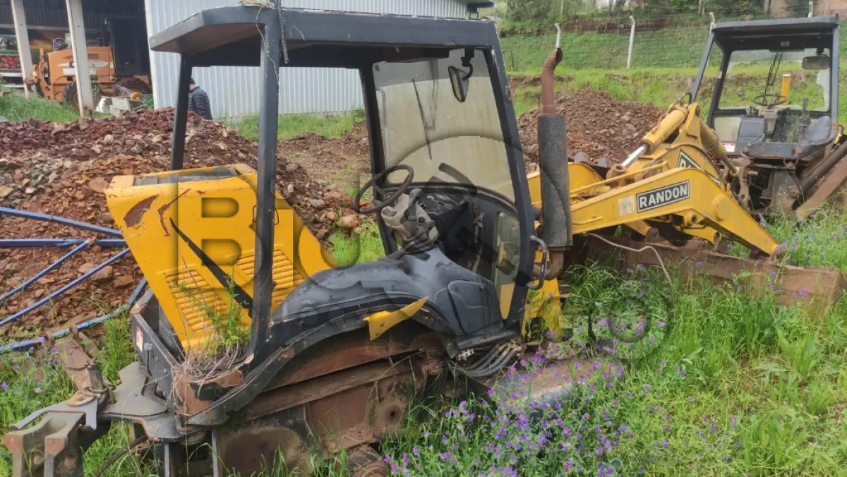LOTE 003 - RETROESCAVADEIRA RANDON RD406,ano2012, 