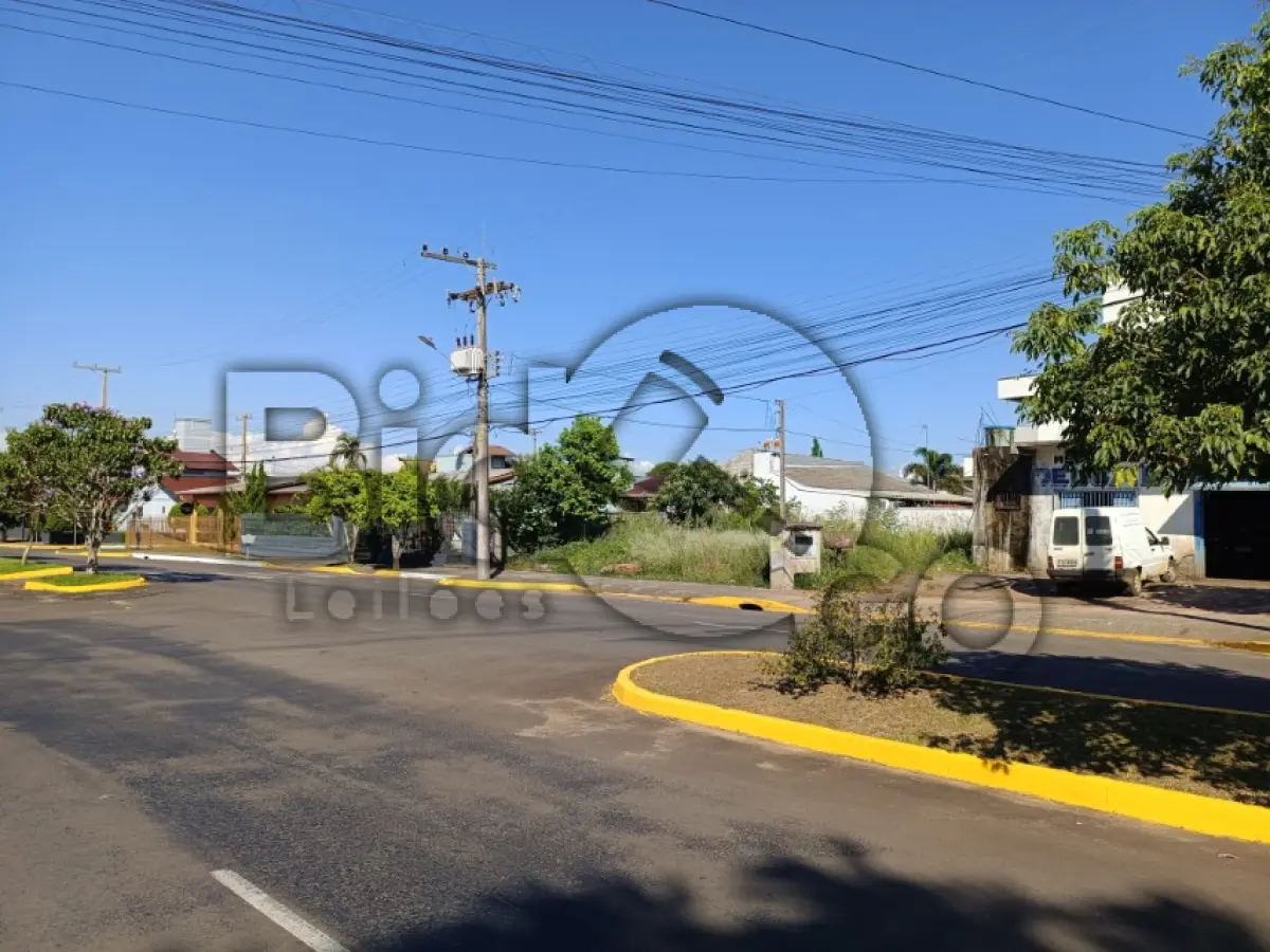 LOTE 001 - UM TERRENO URBANO DE 430,98m², sem benfeitorias, devidamente cadastrado sob matrícula nº 17.702 do Cartório de Registro de Imóveis de Sapiranga/RS