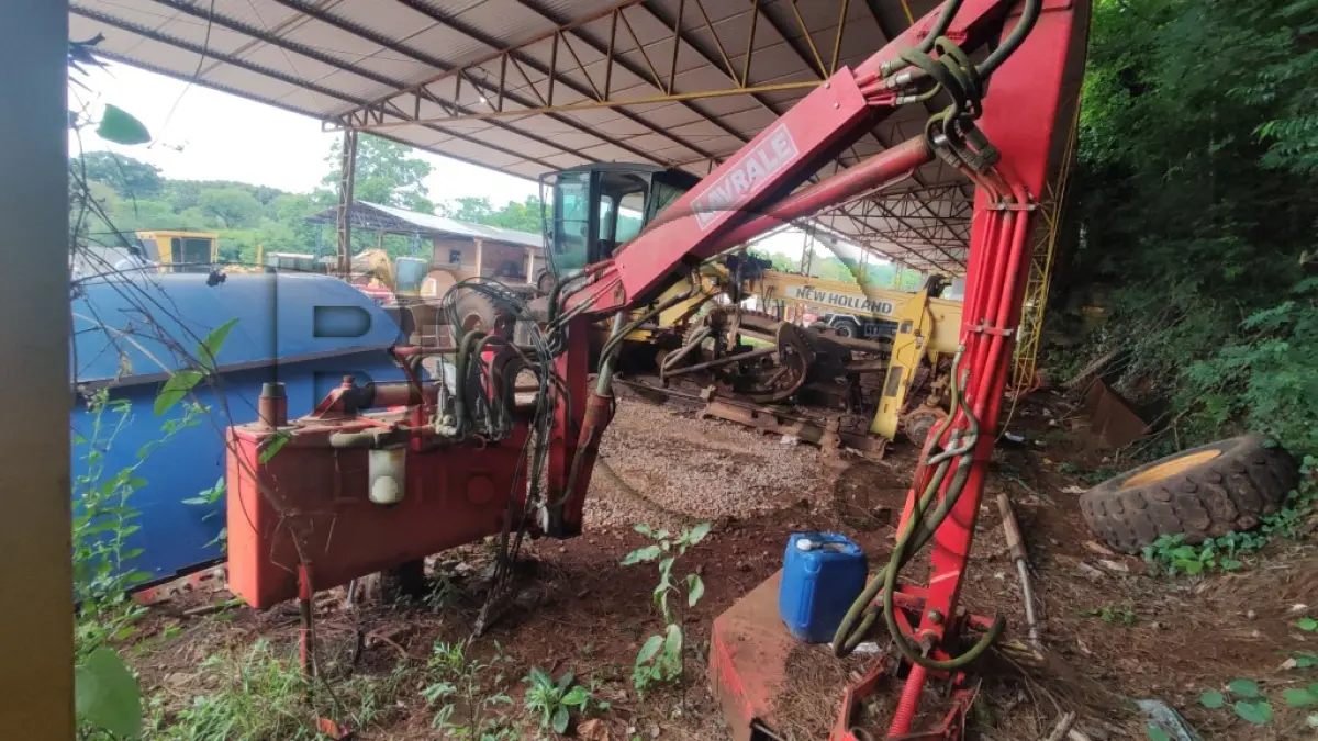 LOTE 013 - ROÇADEIRA Articulada Hidráulica Lavrale JD-6000