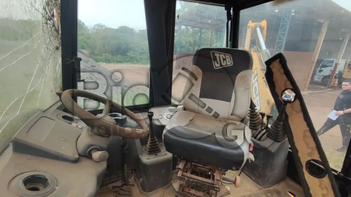 LOTE 019 - RETROESCAVADEIRA marca/modelo: MO/JCB 214E
