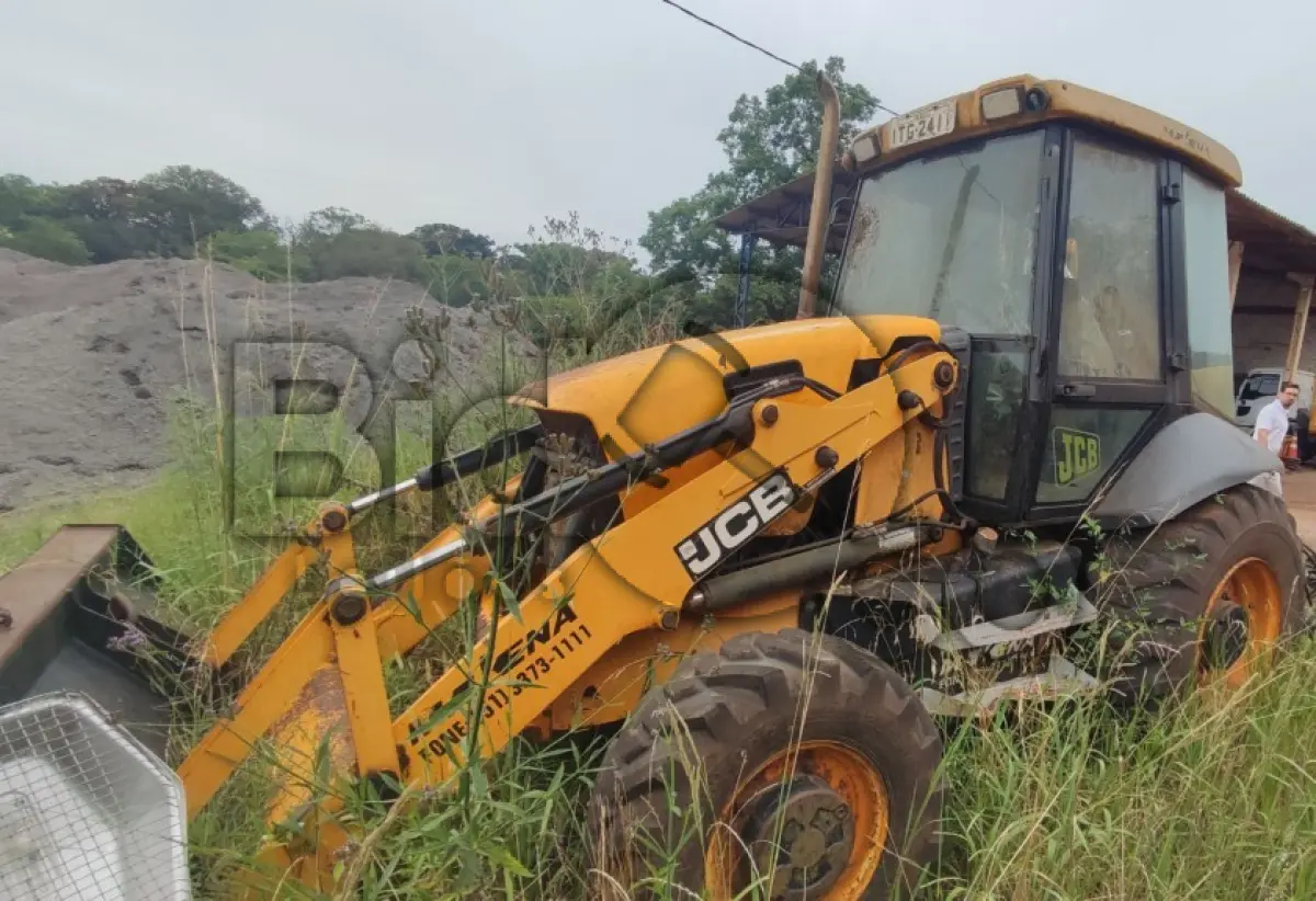 LOTE 019 - RETROESCAVADEIRA marca/modelo: MO/JCB 214E