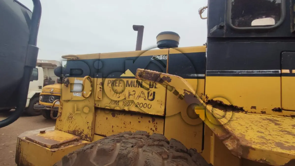 LOTE 015 - CARREGADEIRA Caterpillar 938 L