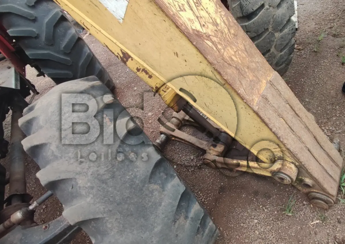LOTE 018 - ESCAVADEIRA hidráulica Komatsu