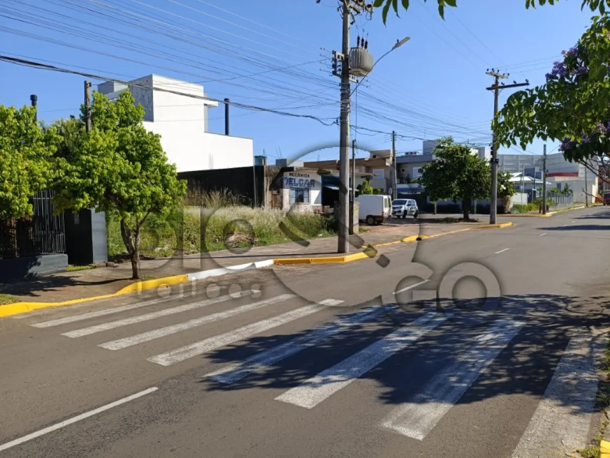 LOTE 001 - UM TERRENO URBANO DE 430,98m², sem benfeitorias, devidamente cadastrado sob matrícula nº 17.702 do Cartório de Registro de Imóveis de Sapiranga/RS