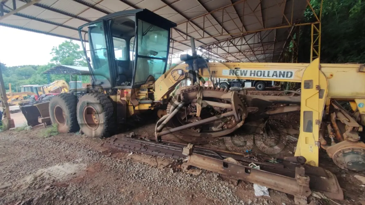 LOTE 017 - MOTONIVELADORA New Holland