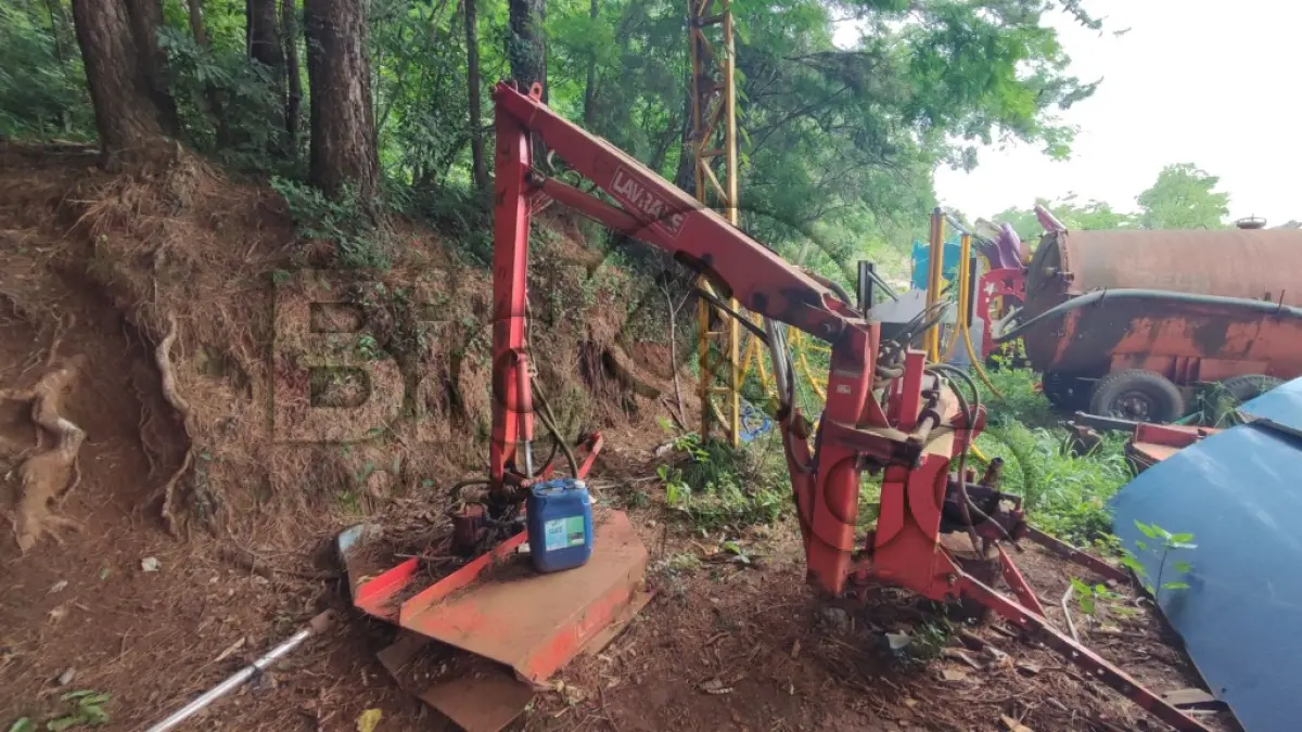 LOTE 013 - ROÇADEIRA Articulada Hidráulica Lavrale JD-6000