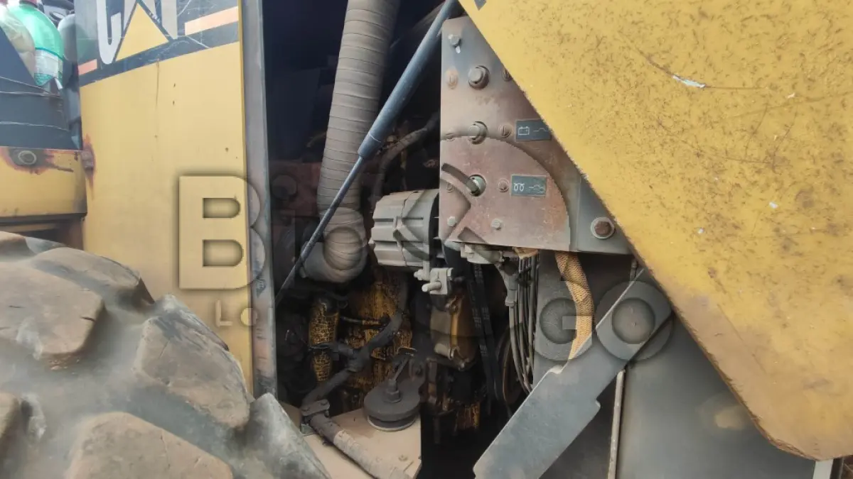 LOTE 021 - ROLO COMPACTADOR Caterpillar