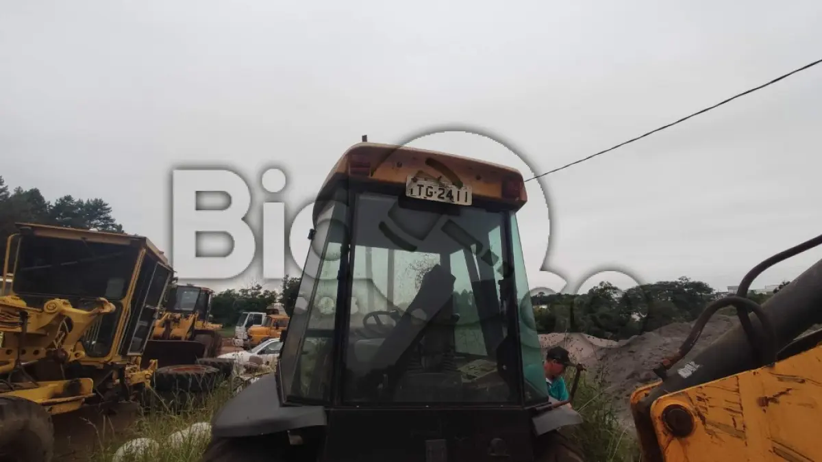 LOTE 019 - RETROESCAVADEIRA marca/modelo: MO/JCB 214E