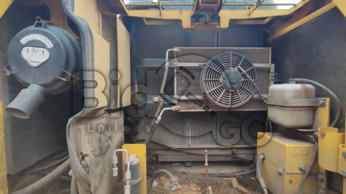 LOTE 018 - ESCAVADEIRA hidráulica Komatsu