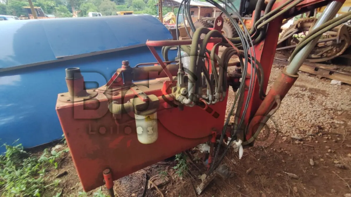 LOTE 013 - ROÇADEIRA Articulada Hidráulica Lavrale JD-6000