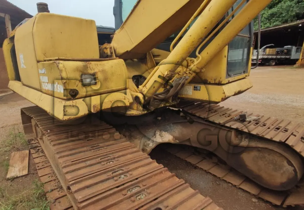 LOTE 018 - ESCAVADEIRA hidráulica Komatsu