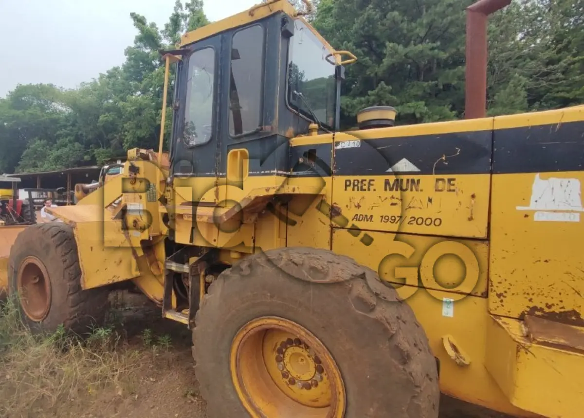 LOTE 015 - CARREGADEIRA Caterpillar 938 L