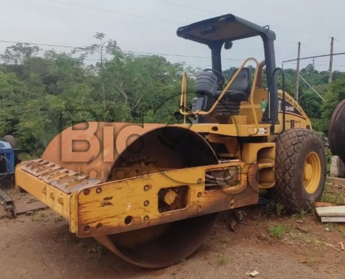 LOTE 021 - ROLO COMPACTADOR Caterpillar