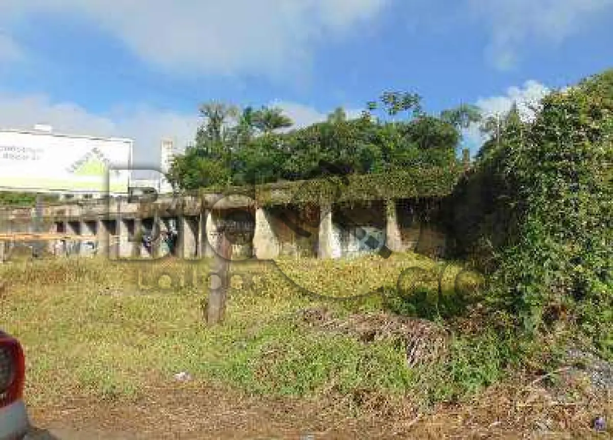 LOTE 004 - Imóvel situado na Av. Santos Dumont, S/N - Bairro Bom Retiro, Joinville /SC - Terreno com área de 457,00m², sem benfeitorias.